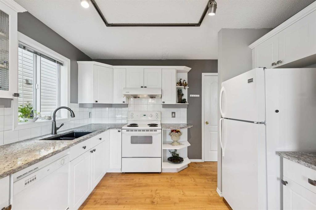 Picture for 18 Bridlewood Way SW