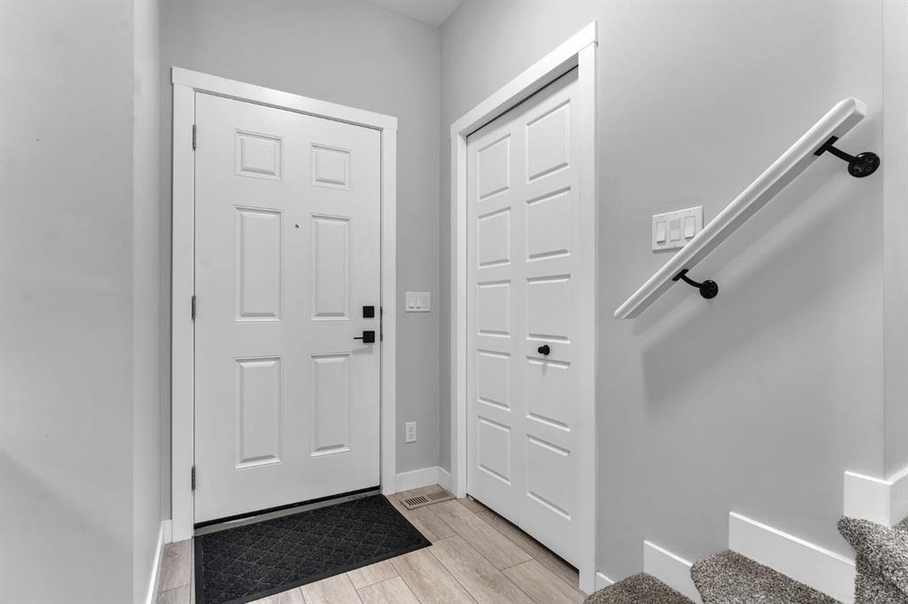 Picture for 67 Corner Glen Gardens NE