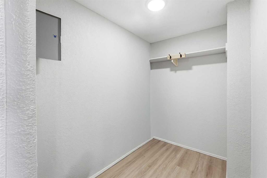 Picture for 305, 1113 37 Street SW