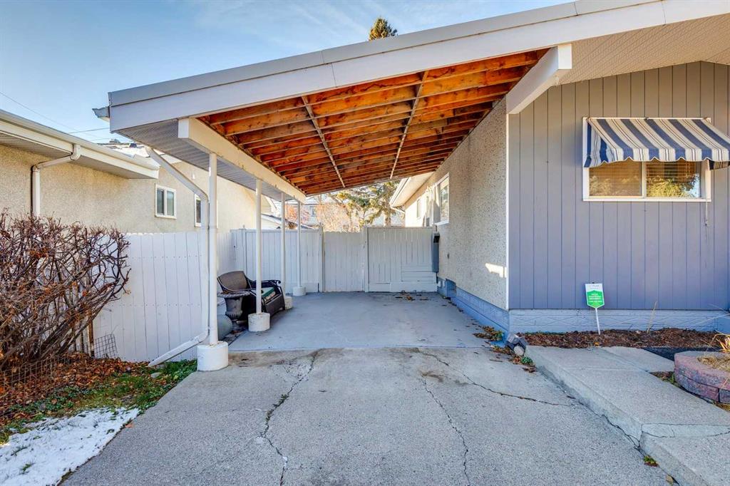 Picture for 409 Woodland Crescent SE