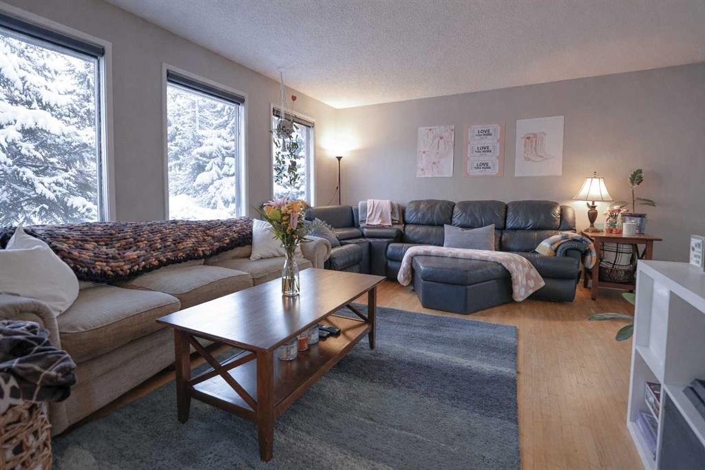 Picture for 102 Dalgleish Bay NW