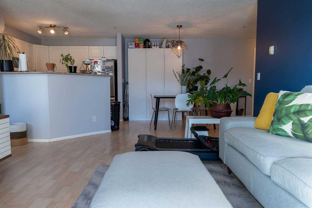 Picture for 206, 2000 Citadel Meadow Point NW