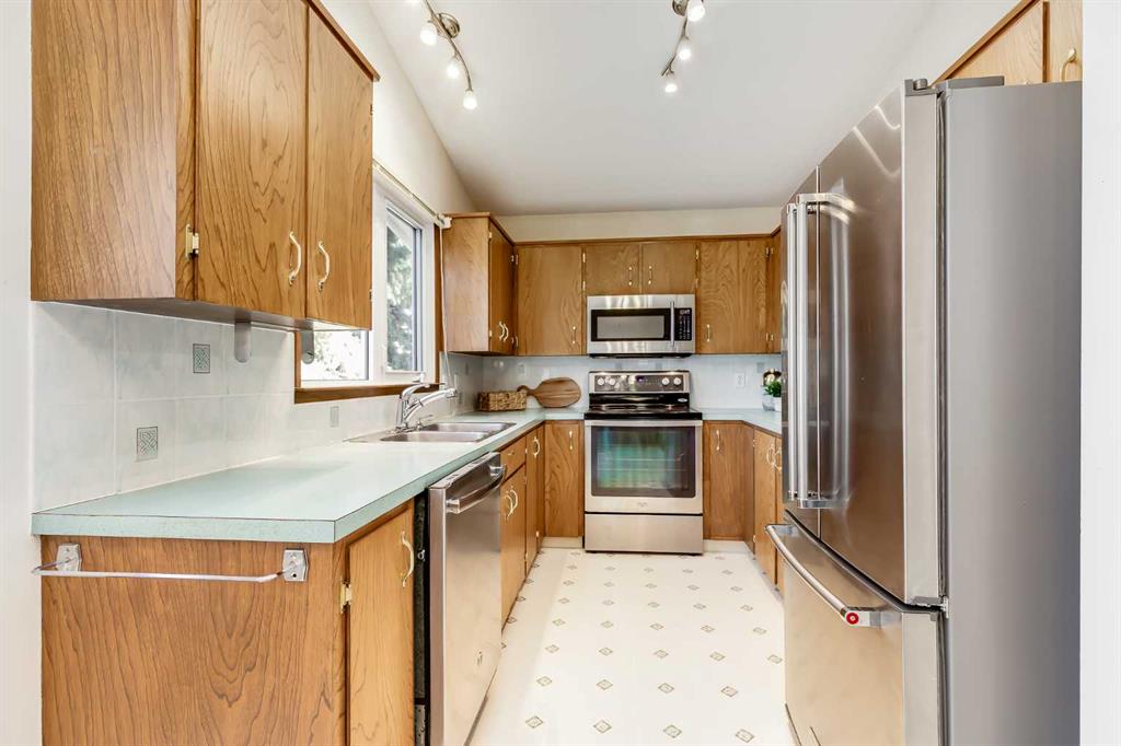 Picture for 3387 Breton Close NW