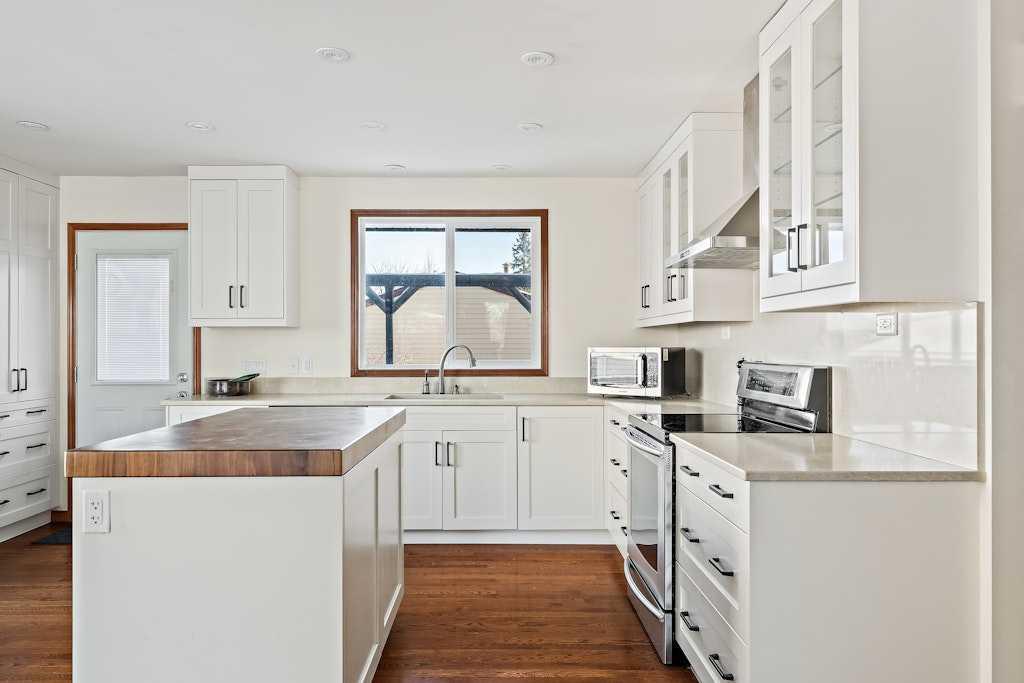 Picture for 108 Lynnbrook Bay SE