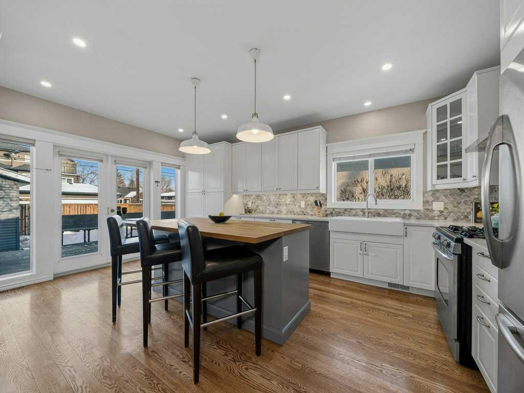 Picture for 250 23 Avenue NE