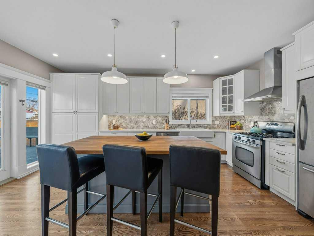 Picture for 250 23 Avenue NE