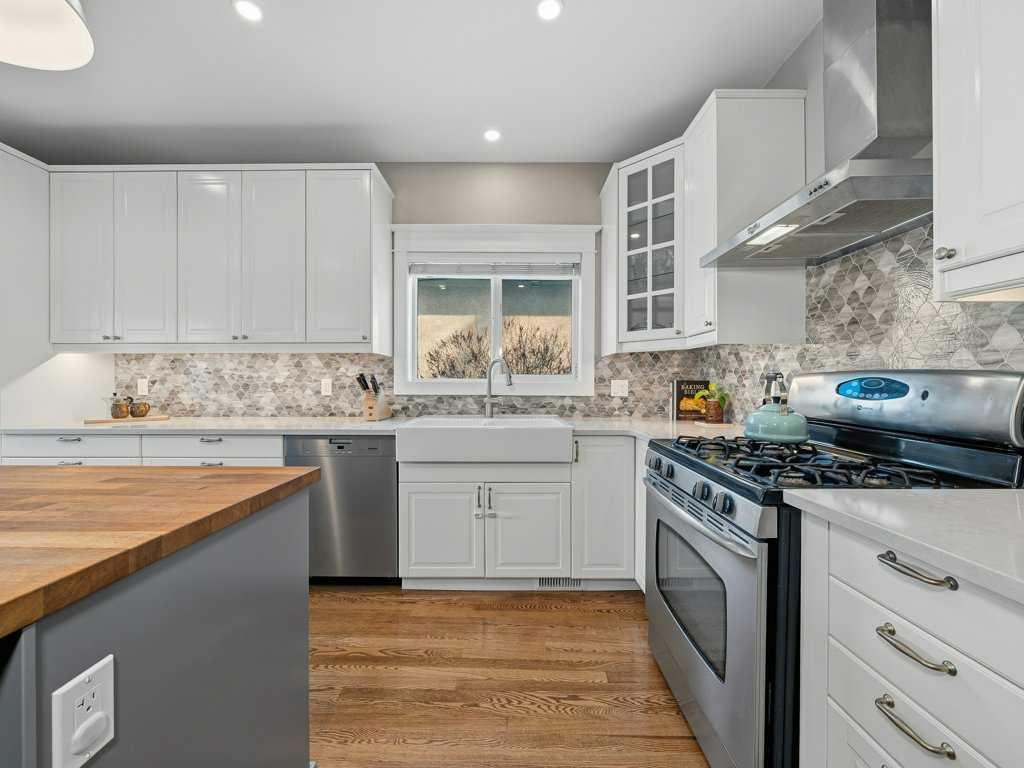 Picture for 250 23 Avenue NE