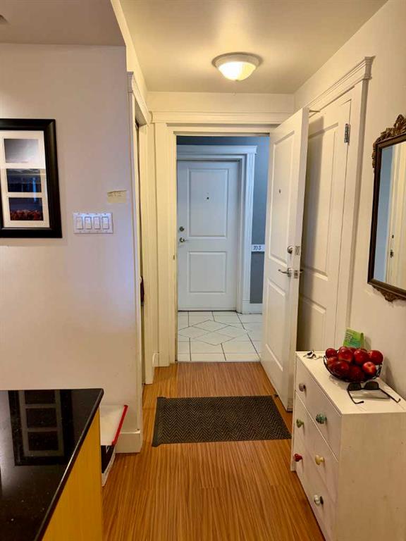 Picture for 702, 1022 16 Avenue NW