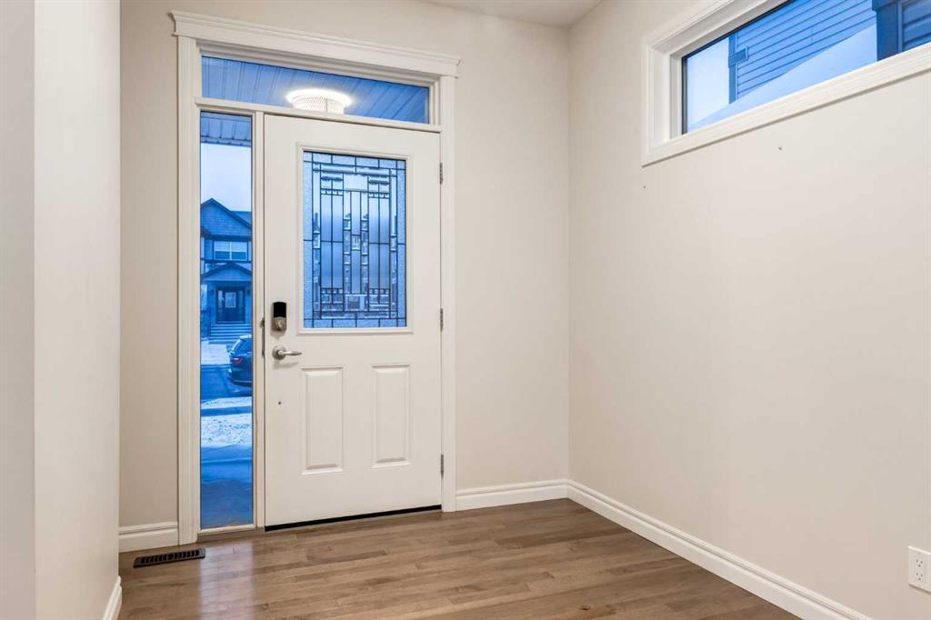 Picture for 104 HILLCREST Avenue SW