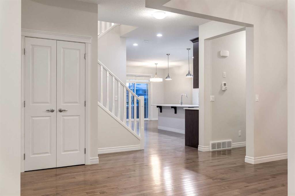 Picture for 104 HILLCREST Avenue SW