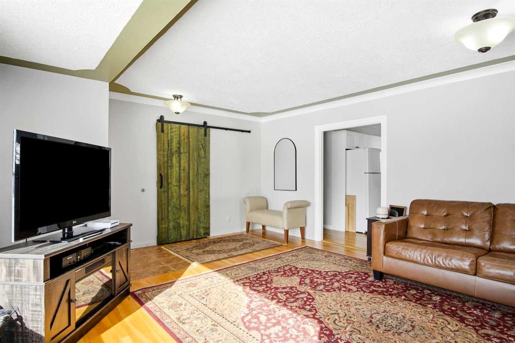 Picture for 1122 Centre Street 