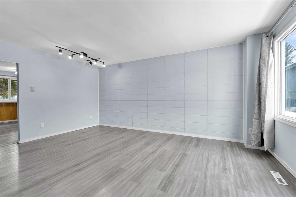 Picture for 156, 2211 19 Street NE