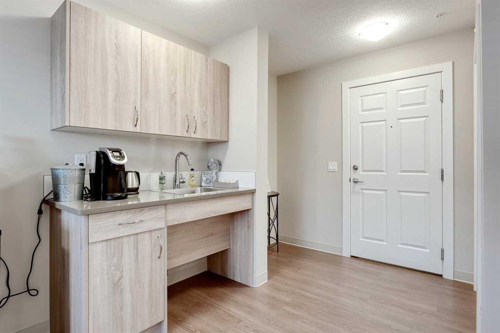 Picture for 404, 2635 Eversyde Avenue SW