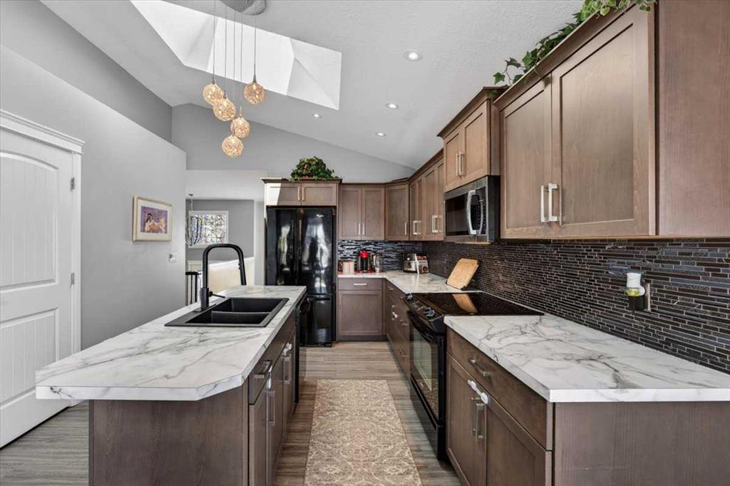 Picture for 301 McLeod Crescent 