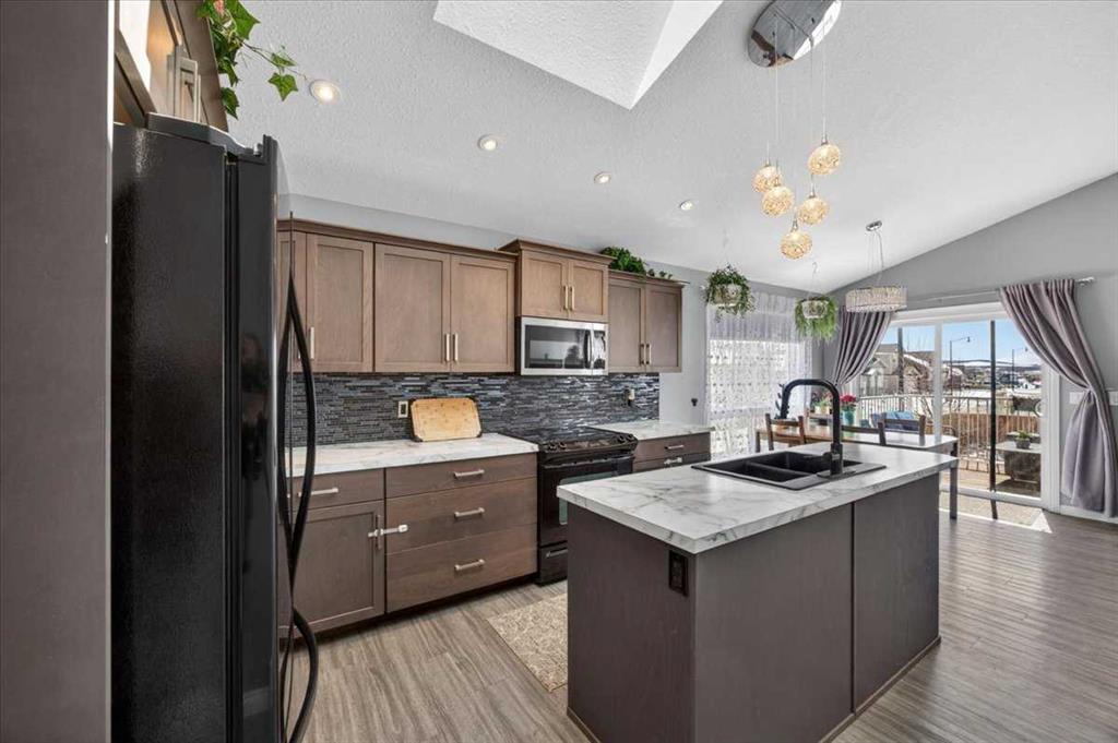 Picture for 301 McLeod Crescent 