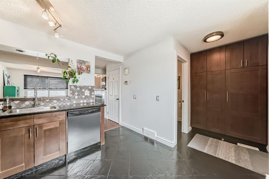 Picture for 534 Woodbine Boulevard SW