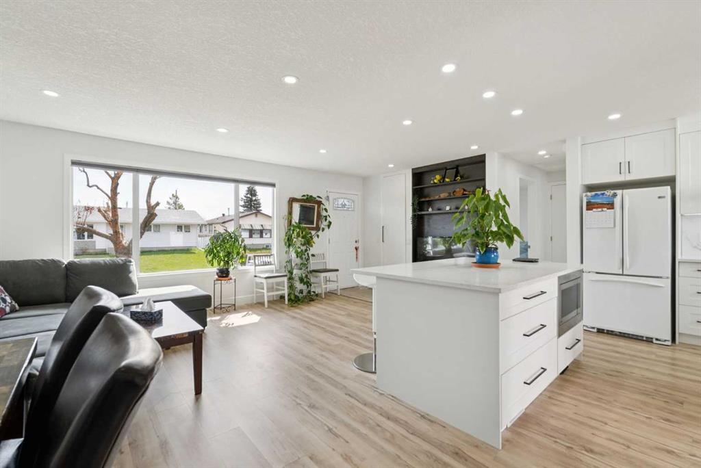 Picture for 176 Penmeadows Close SE