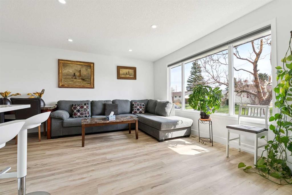 Picture for 176 Penmeadows Close SE