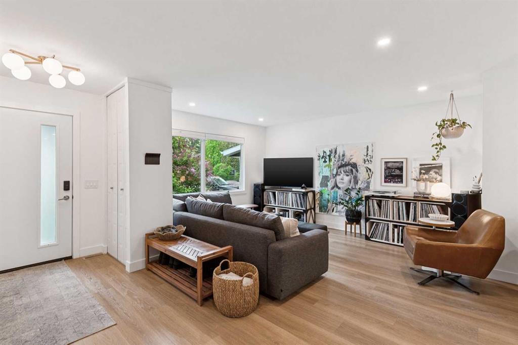 Picture for 124 Ranchview Court NW