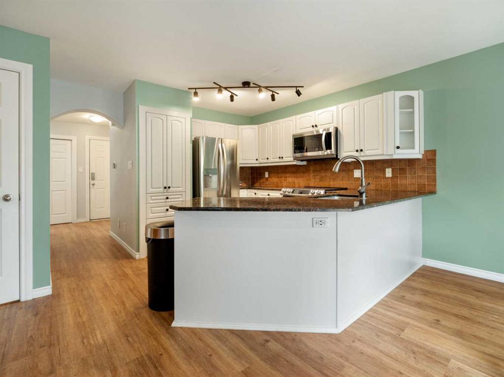 Picture for 123 Stoney Crescent W