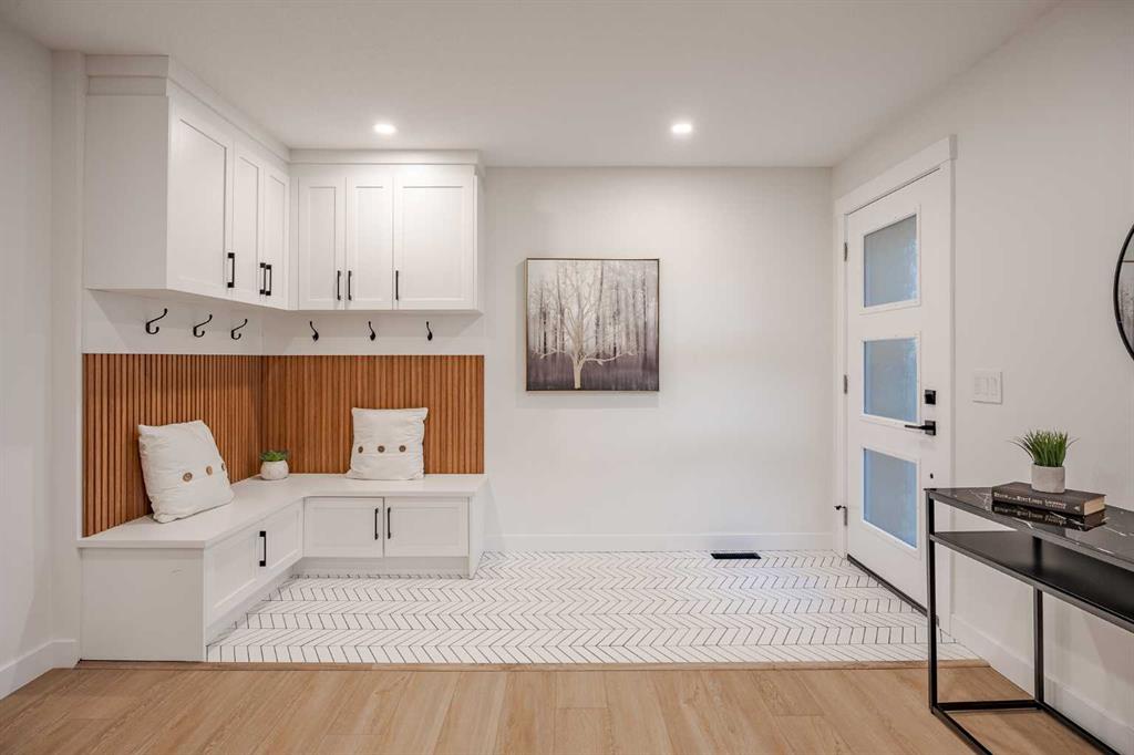 Picture for 1024 Hunterston Place NW