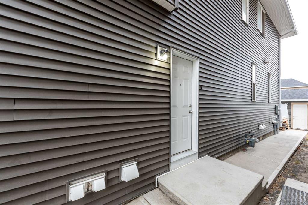 Picture for 57 Corner Glen Row NE