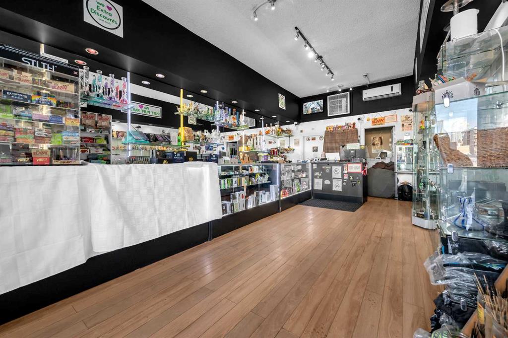 Picture for 1433 17 Avenue SW