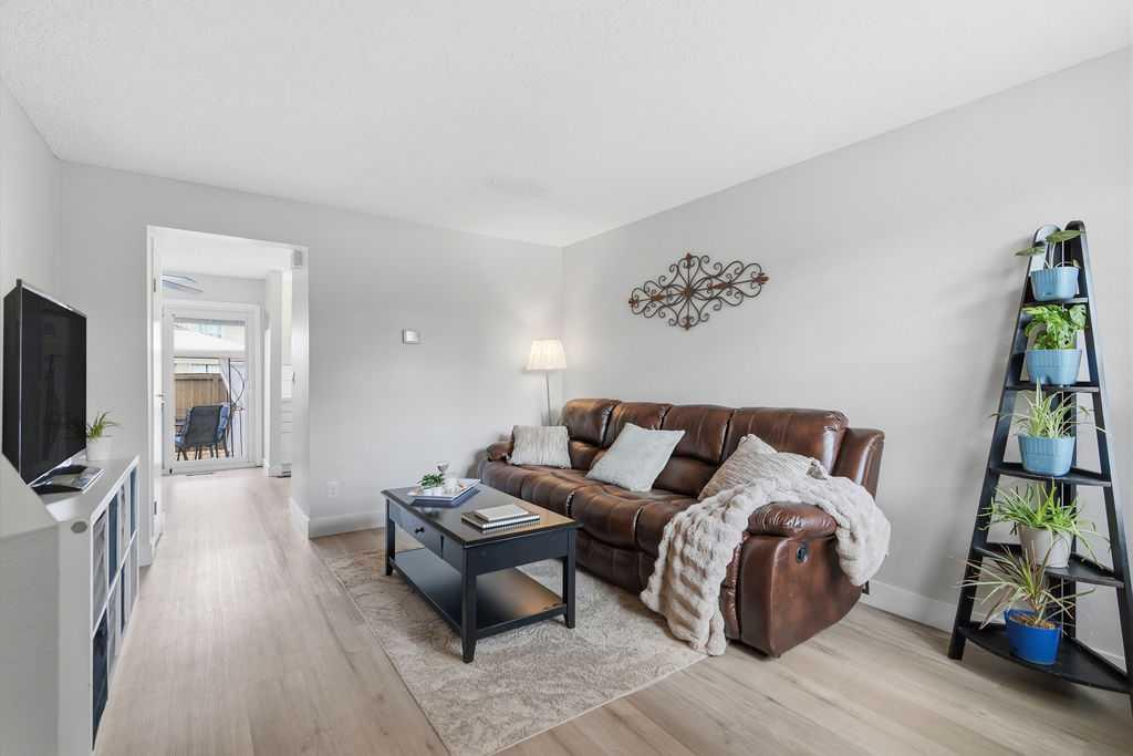 Picture for 102, 123 Queensland Drive SE