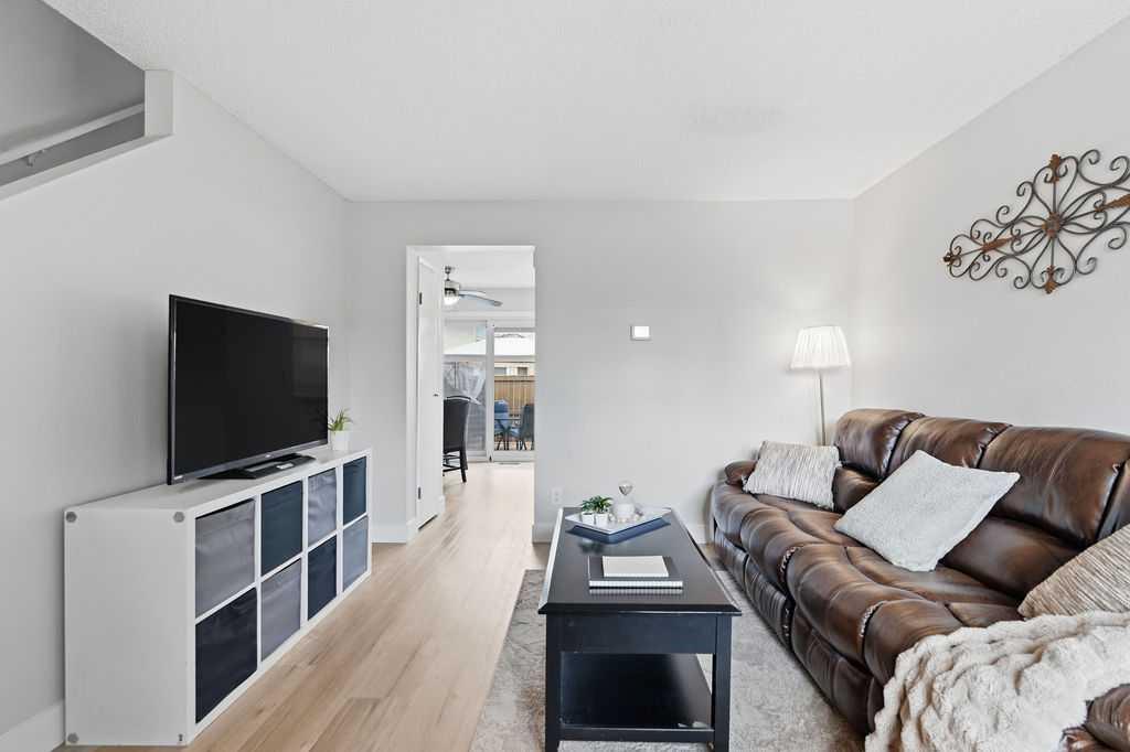 Picture for 102, 123 Queensland Drive SE