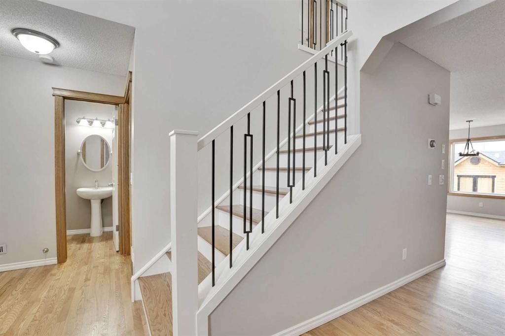 Picture for 143 Country Hills View NW