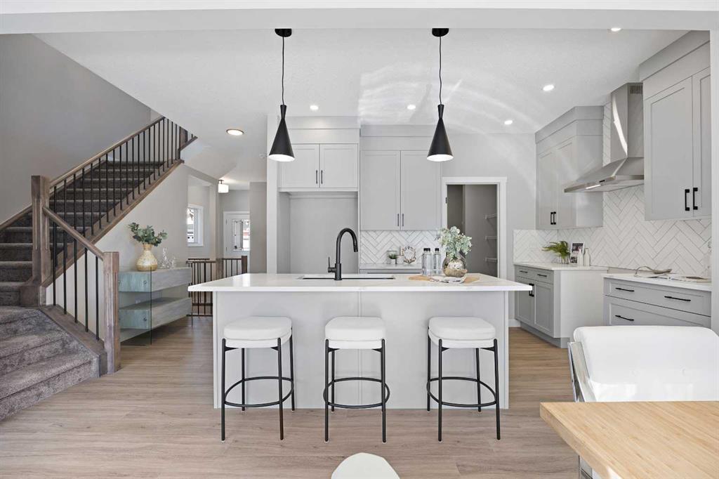 Picture for 1414 Bayview Crescent SW