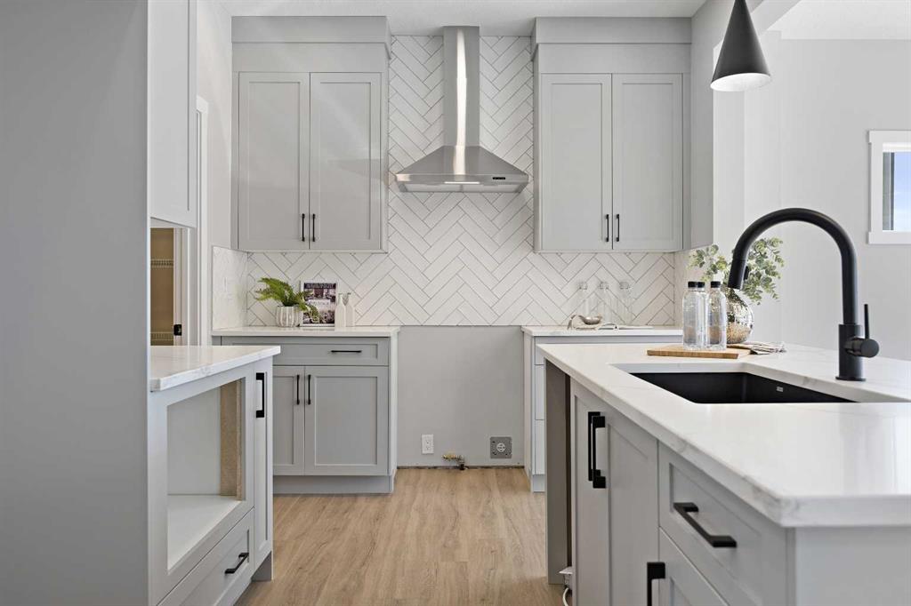 Picture for 1414 Bayview Crescent SW