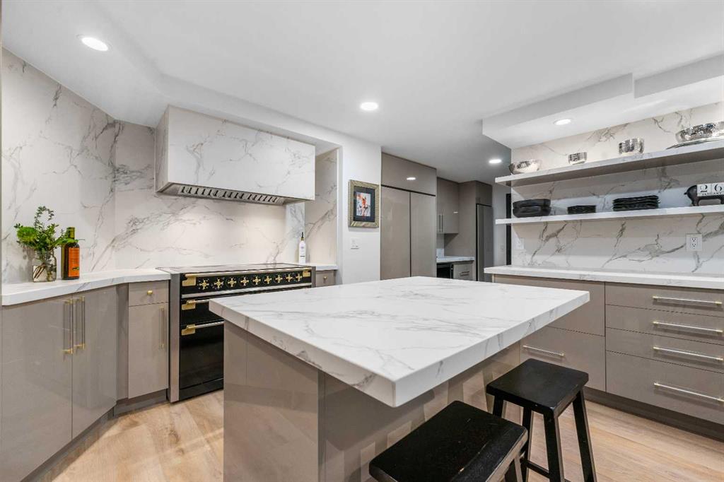 Picture for 601, 320 Meredith Road NE