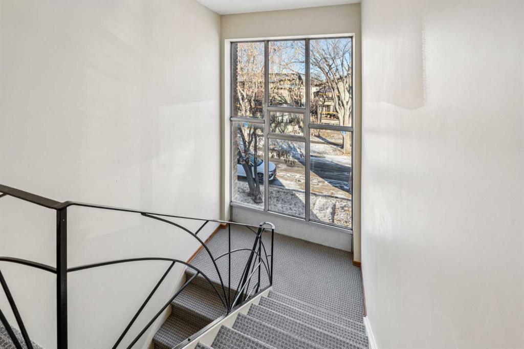 Picture for 111 27 Avenue NW