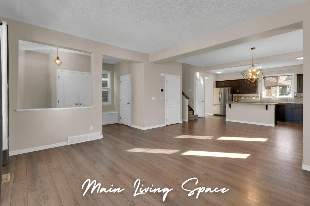 Picture for 207 River Heights Crescent 