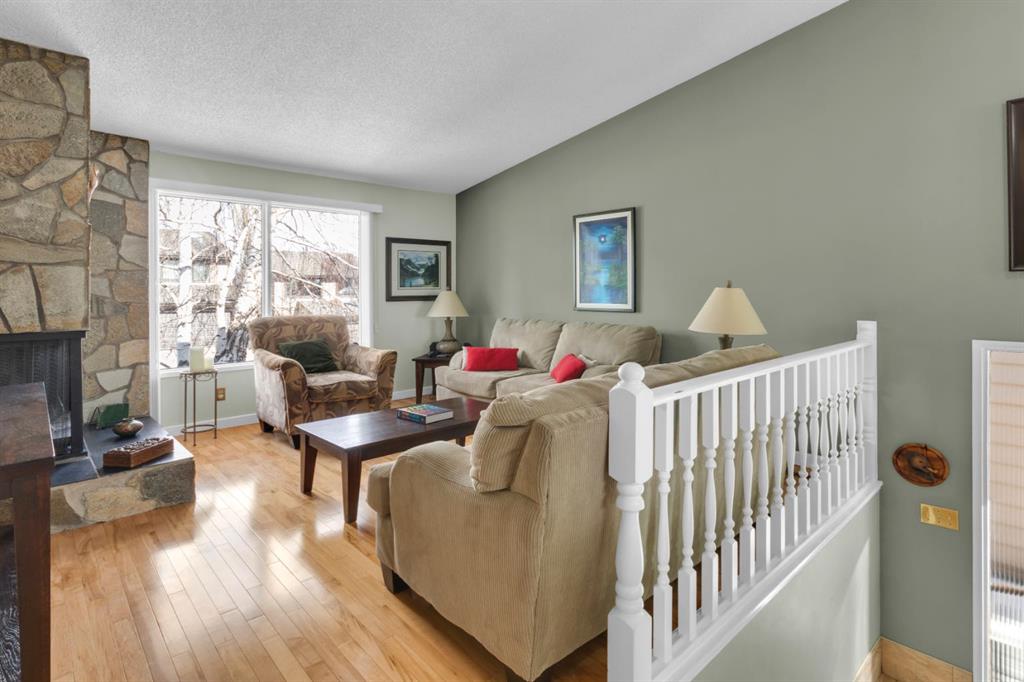 Picture for 15 Coach Manor Rise SW