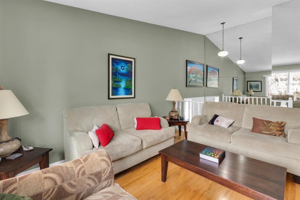 Picture for 15 Coach Manor Rise SW