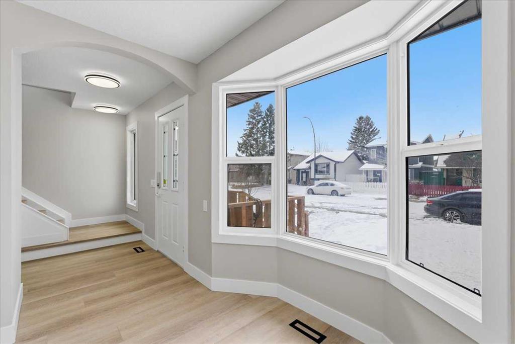 Picture for 172 Abinger Crescent NE