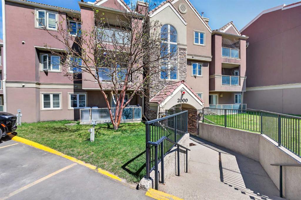 Picture for 2031, 2031 Edenwold Heights NW