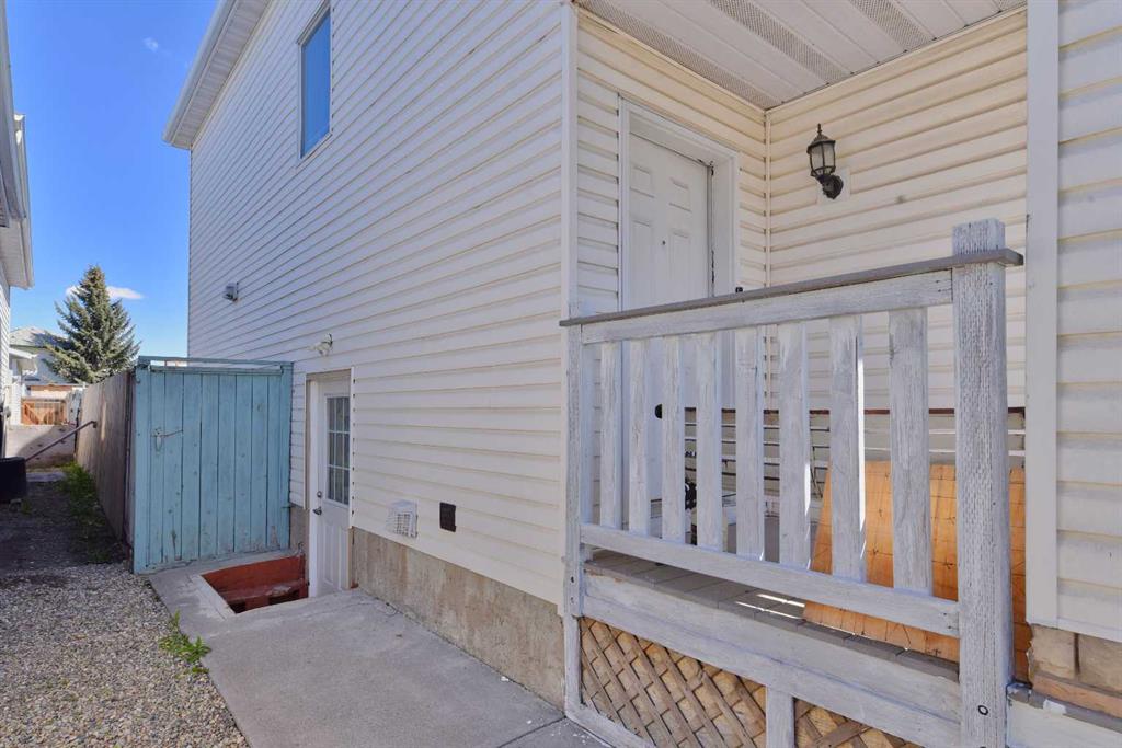 Picture for 125 Costa Mesa Close NE
