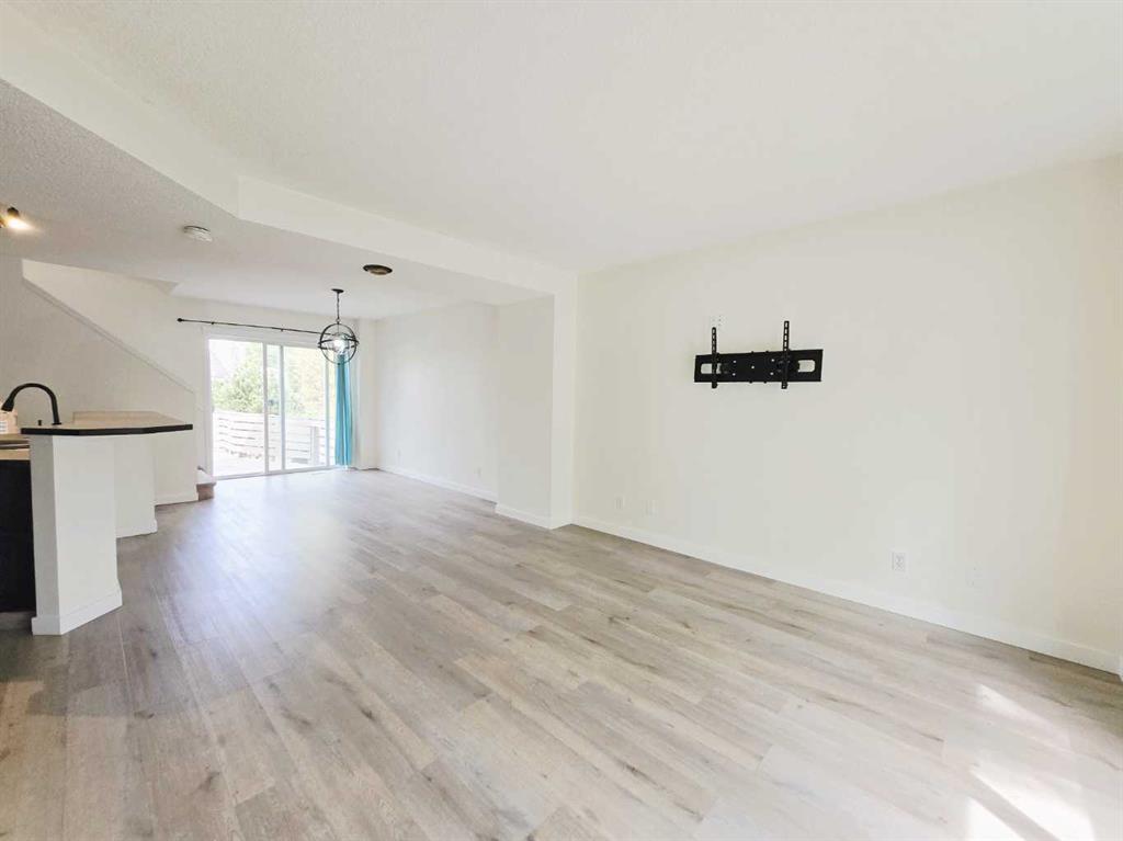 Picture for 210 Prestwick Circle SE