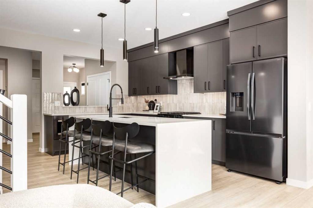 Picture for 181 Rangeview Path SE