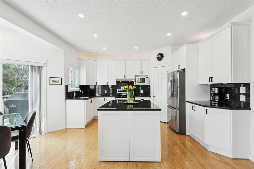 Picture for 42 Cresthaven Way SW
