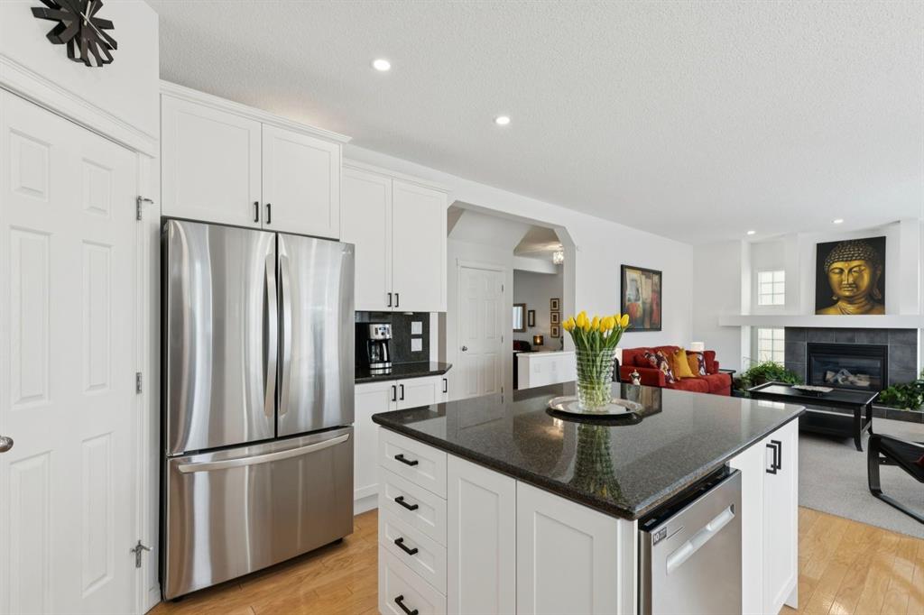 Picture for 42 Cresthaven Way SW