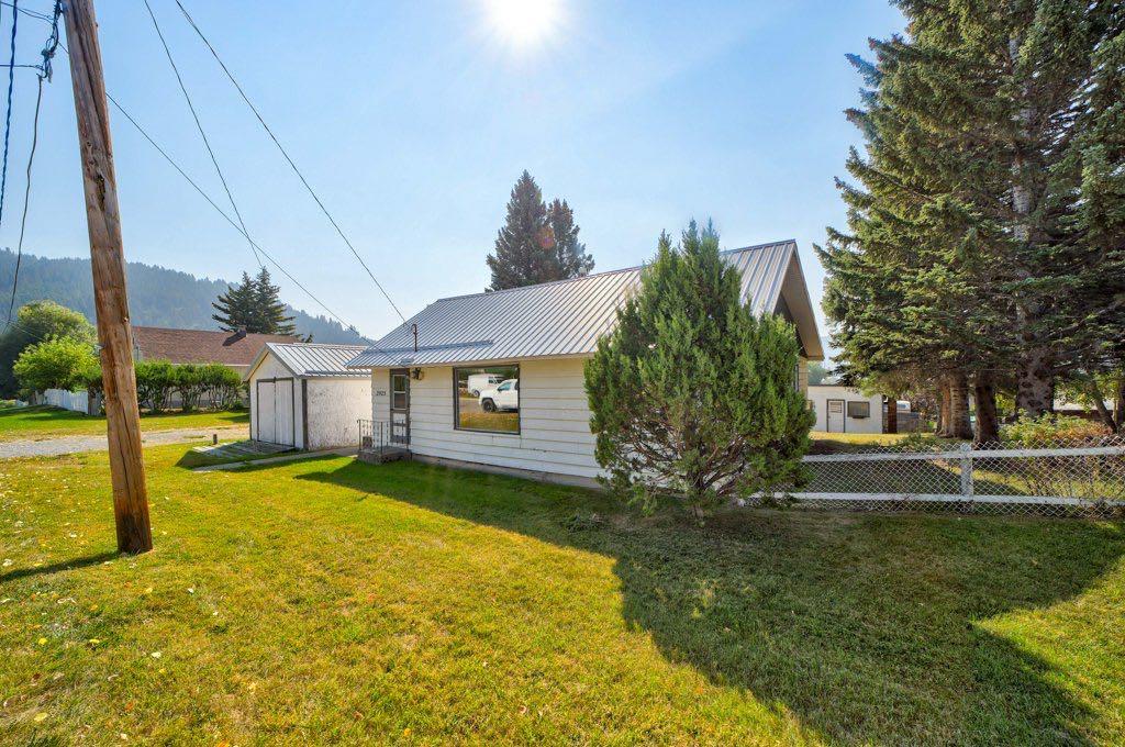 Picture for 2925 223 Street  https://www.cirrealty.ca/reb/ldar/0/A2255160_2.jpg