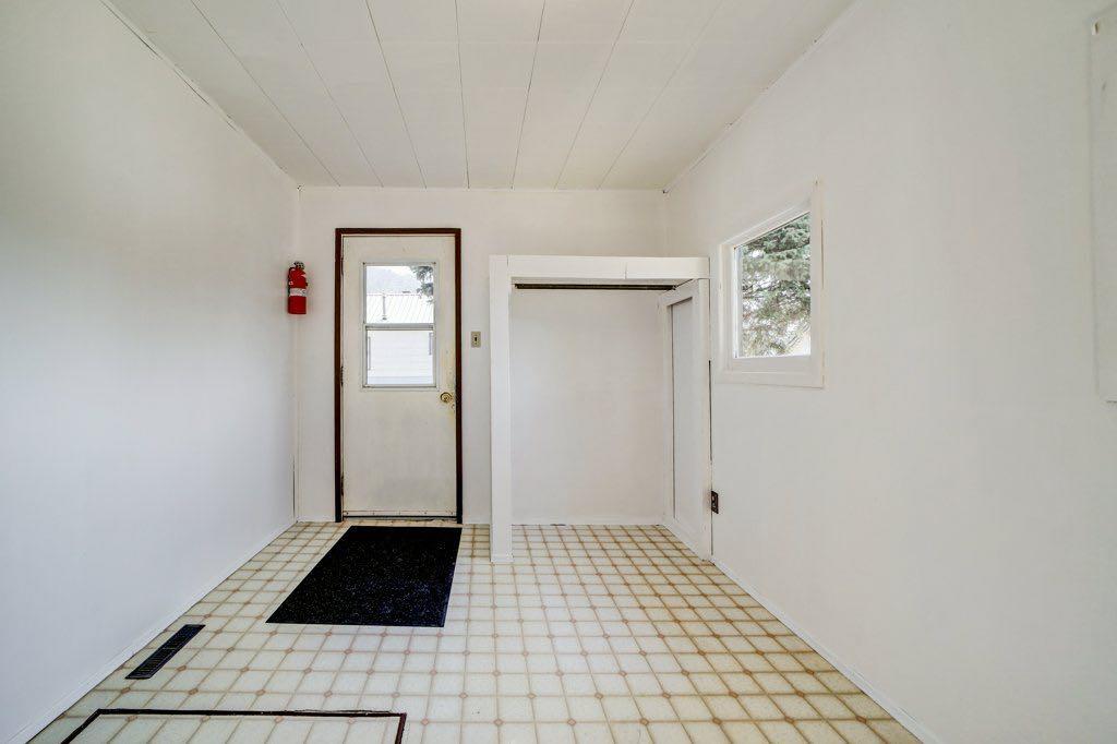 Picture for 2925 223 Street  https://www.cirrealty.ca/reb/ldar/0/A2255160_23.jpg