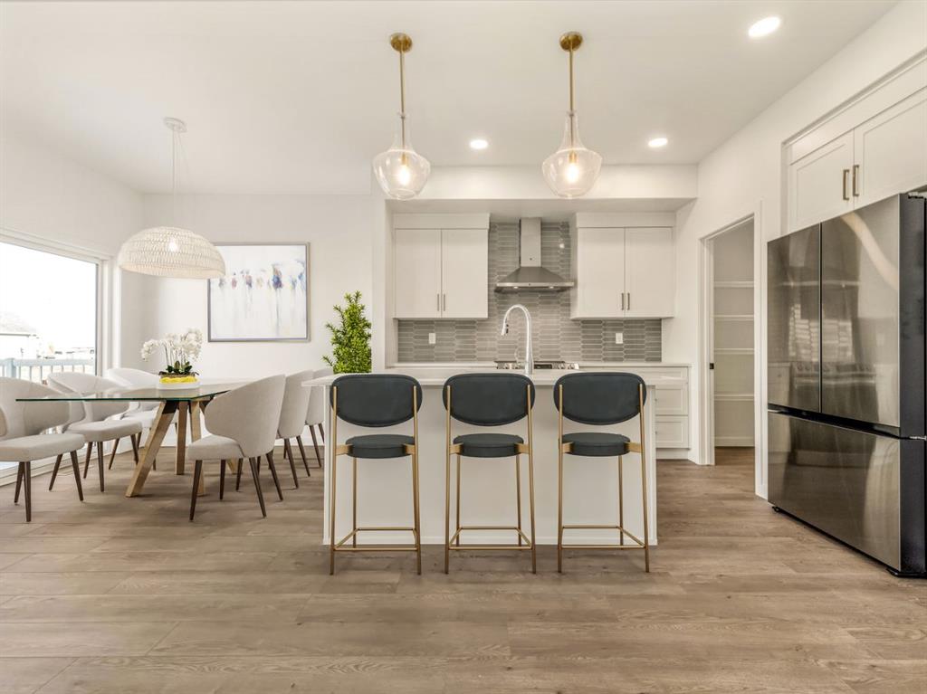 Picture for 742 Violet Place W