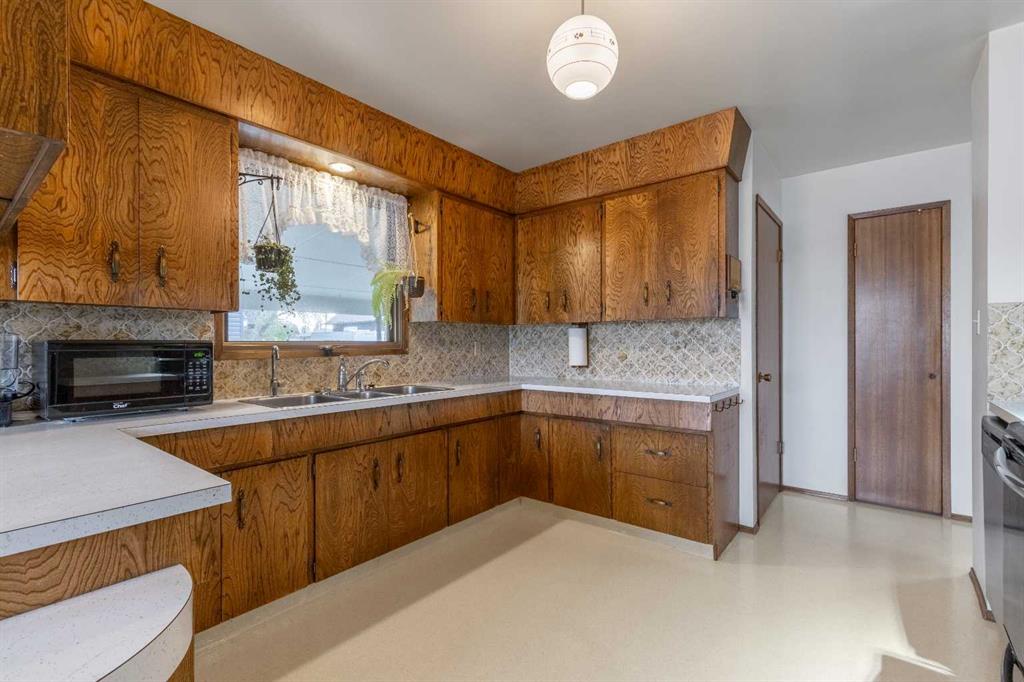 Picture for 124 N 200 E   https://www.cirrealty.ca/reb/ldar/0/A2266140_10.jpg