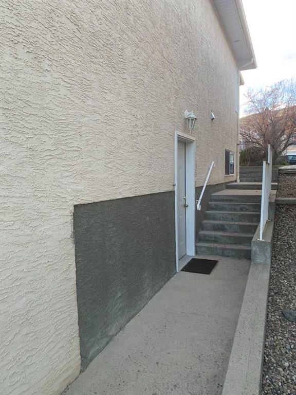 Picture for 2, 398 CANYON Boulevard W