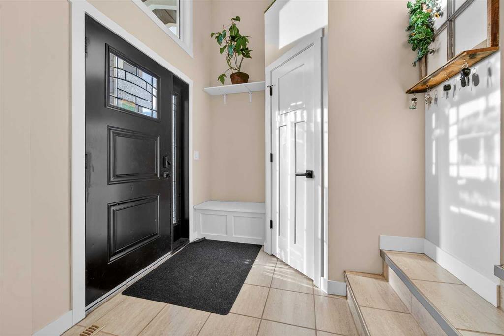 Picture for 623 Sixmile Crescent S